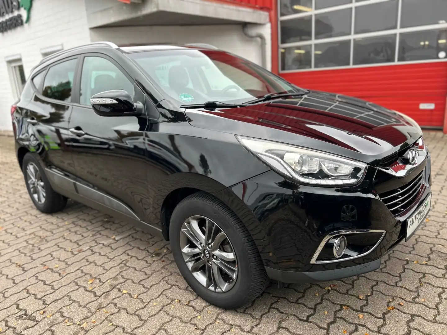 Hyundai iX35 Style AWD/AHK/NAVI/SHZ/TEMP/KAM/LMF Schwarz - 2