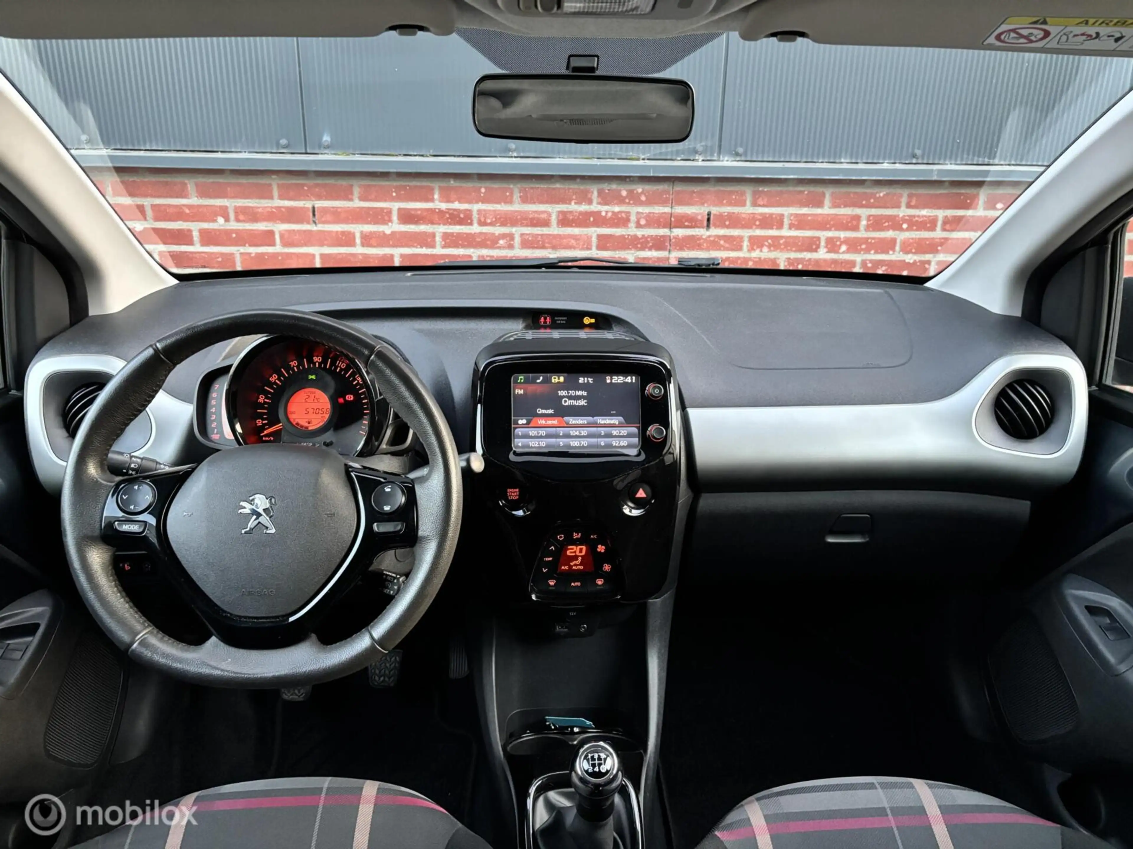 Peugeot 108 1.0 e-VTi Première | Camera | Keyless | Climate — photo 13