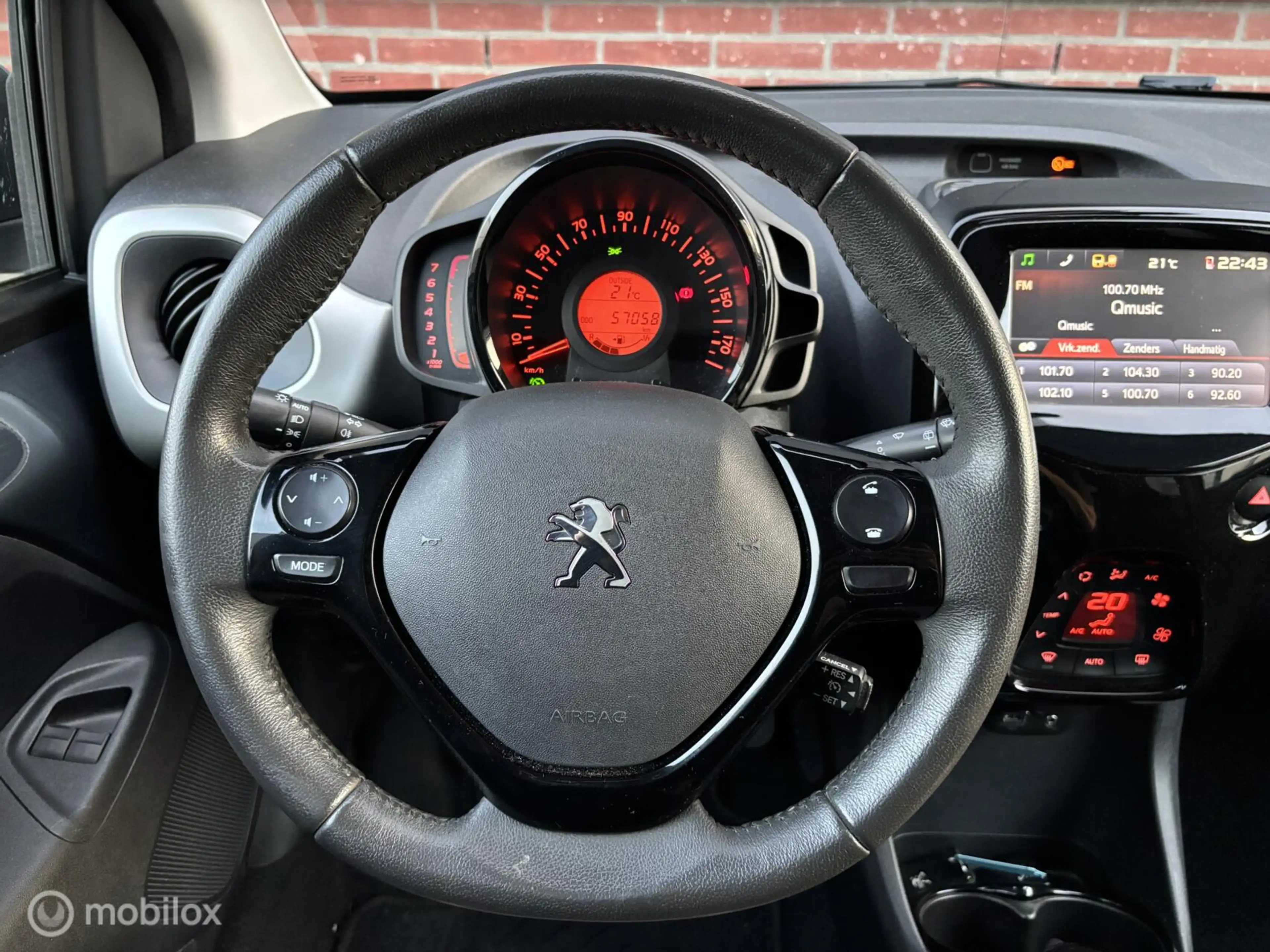 Peugeot 108 1.0 e-VTi Première | Camera | Keyless | Climate — photo 15