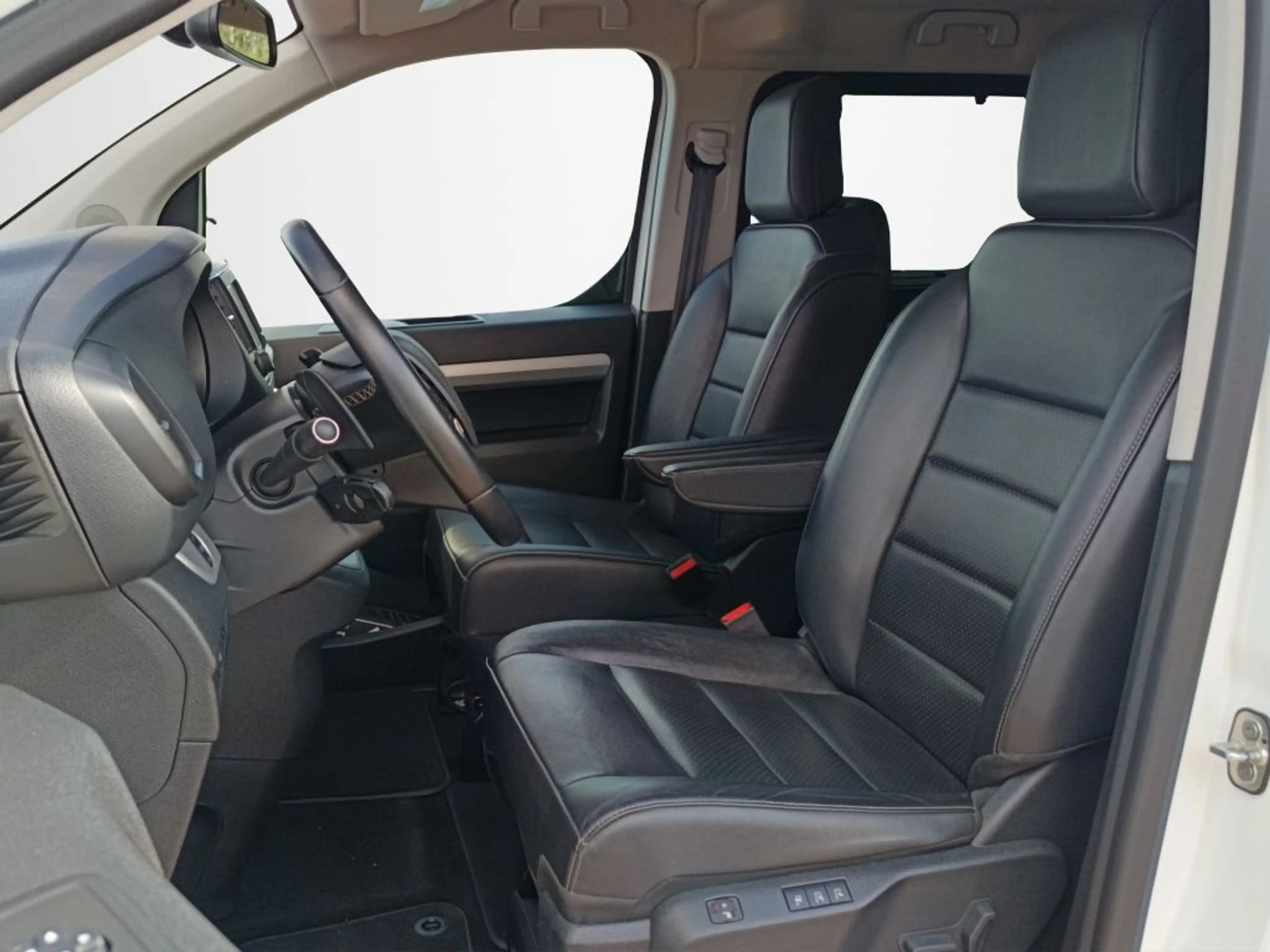 Peugeot Traveller L2 2.0 BlueHDi 180 EAT8 Business VIP — photo 9