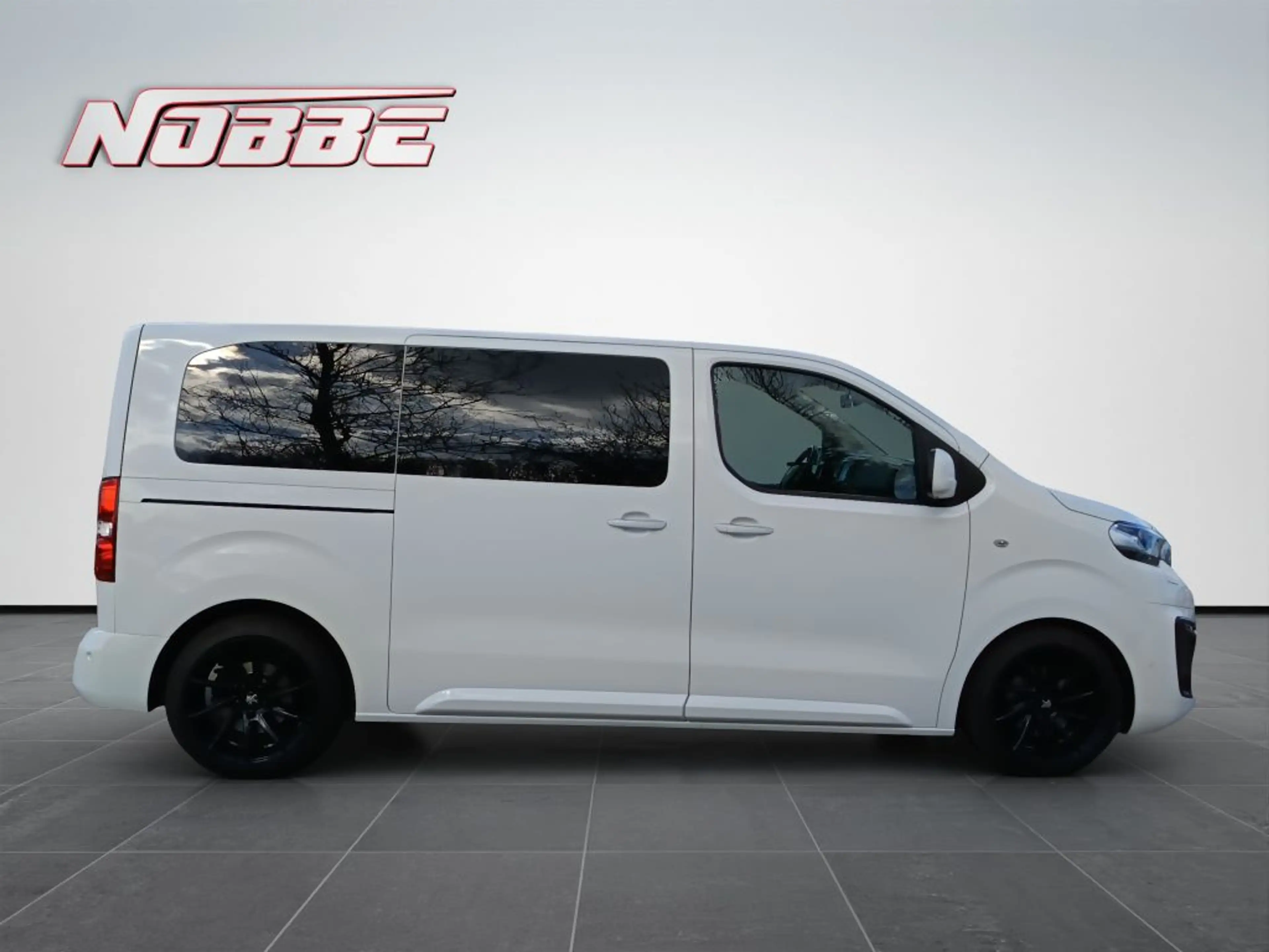 Peugeot Traveller L2 2.0 BlueHDi 180 EAT8 Business VIP — photo 6