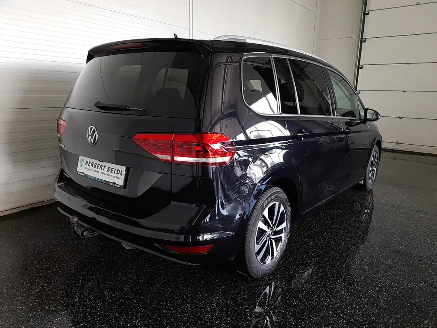 Volkswagen Touran UNITED 2,0 TDI DSG *7-SITZER / SKY / VIRTUELL /... Černá - 2