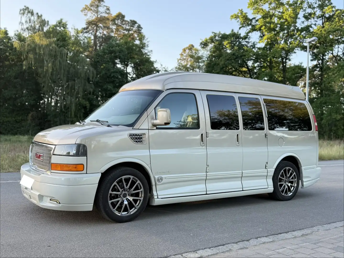 GMC Savana GMC Savana Explorer Limited SE Beige - 1