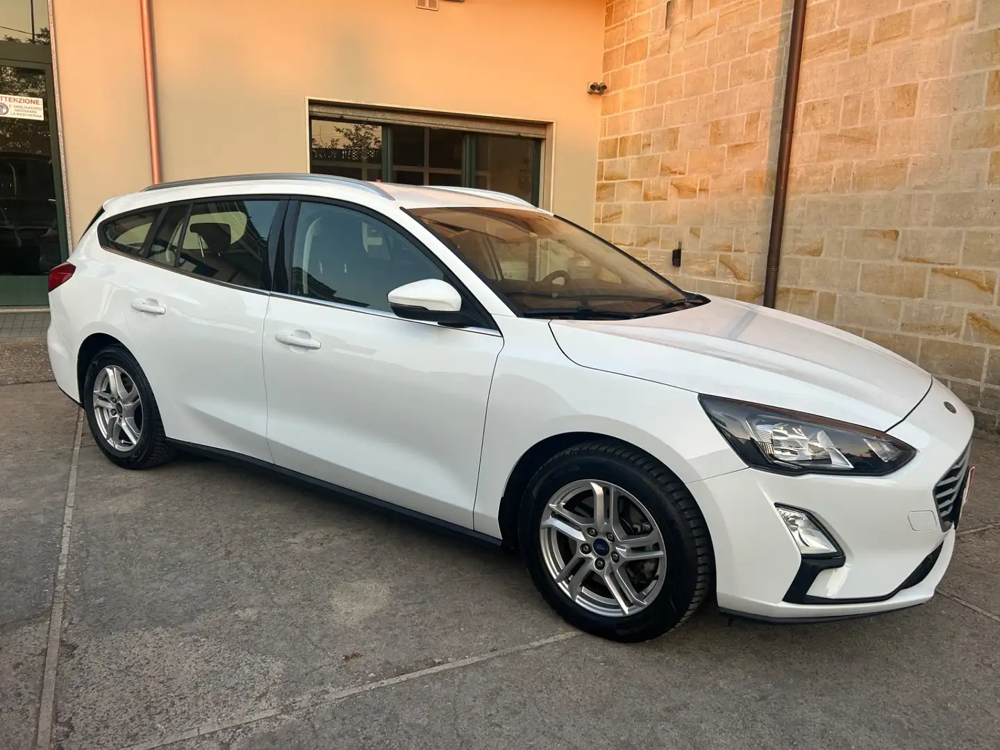 Ford Focus Focus 1.5 EcoBlue 120 CV SW Business Bianco - 1