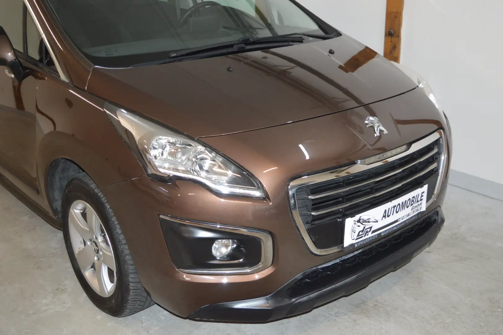 Peugeot 3008 1,6 BlueHDi 120 S&S **Automatik**Zahnriemen neu** Braun - 2