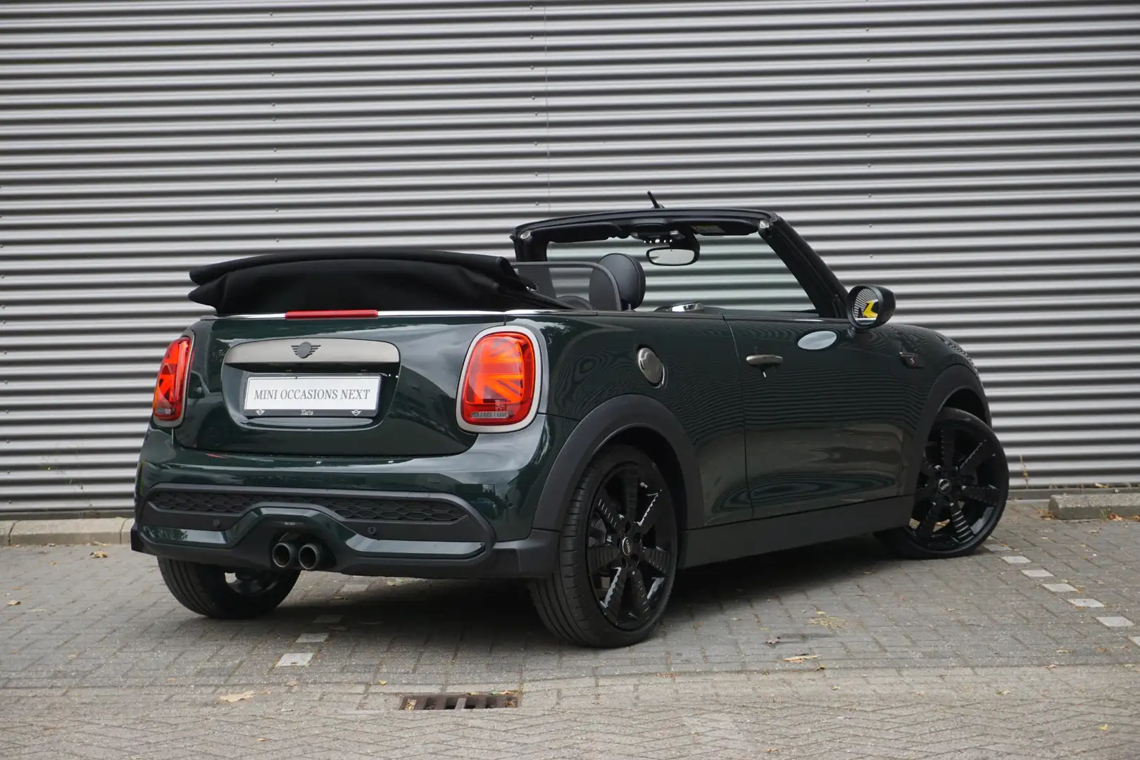 MINI Cooper S Cabrio MINI Resolute Edition | 18 Pulse Spoke zwart | Pia Zielony - 2