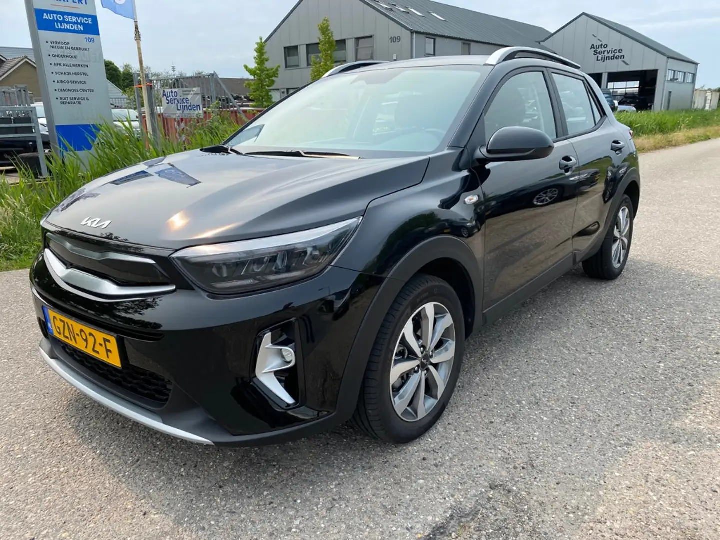 Kia Stonic 1.0 T-GDi MHEV DynamicLine Noir - 1