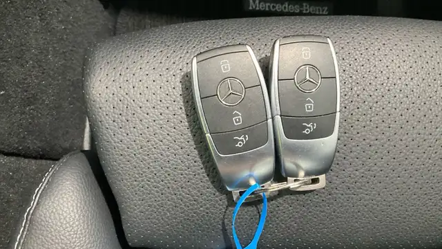 Mercedes-Benz 300 view 14