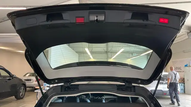 Mercedes-Benz C-Class view 17