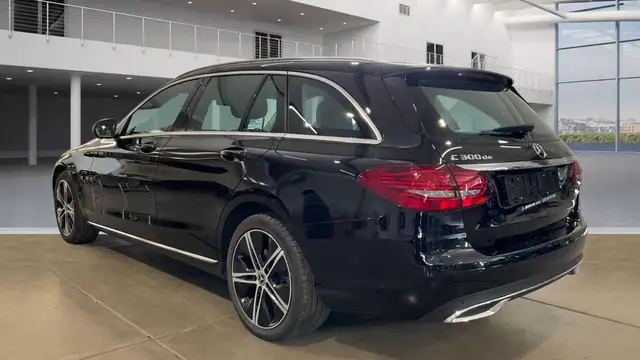 Mercedes-Benz 300 view 3
