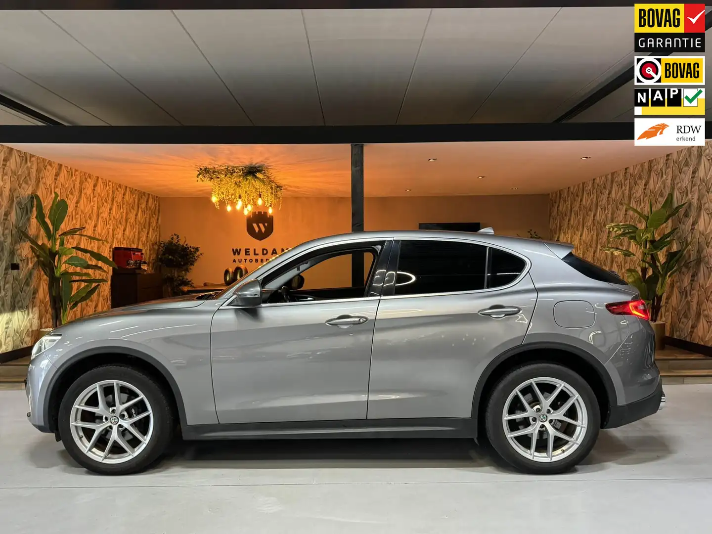 Alfa Romeo Stelvio 2.0 Turbo First Edition Garantie Memory StuurVW St Grijs - 1