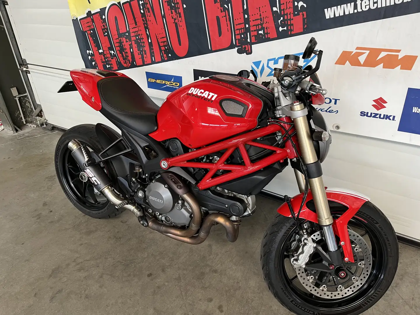 Ducati Monster 1100 - 2