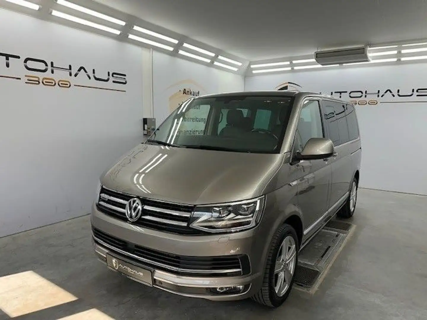 Volkswagen T6 Multivan Generation Six 4Motion 7 SITZER STDH Beige - 1