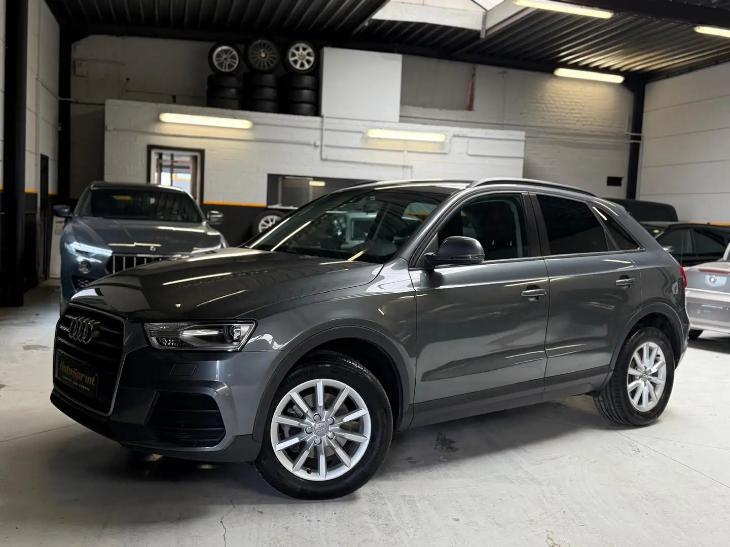 Audi Q3 Q3 2.0 TDi Sport Grijs - 1