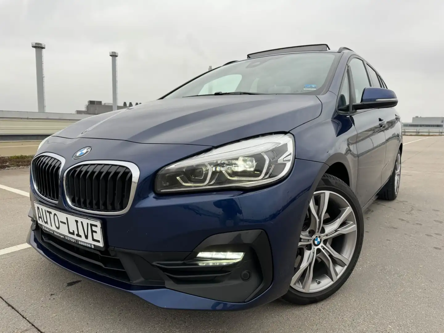 BMW 218 d xDrive*SAG*SPORT*PANO*HEAP-UP*AHK*LED*H&K! Bleu - 1