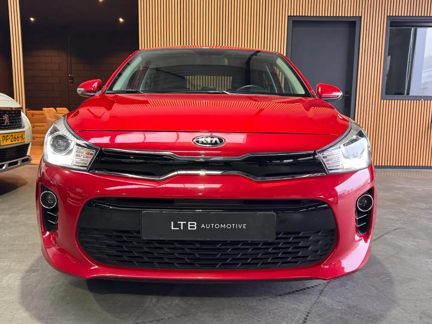 Kia Rio 1.4 DynamicLine Automaat|Camera|Carplay|Airco|APK Rood - 2