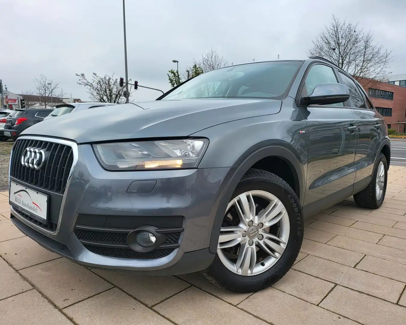 Audi Q3 2.0 TFSI quattro S-LINE/NAVI/LEDER/KLIMA Grau - 1