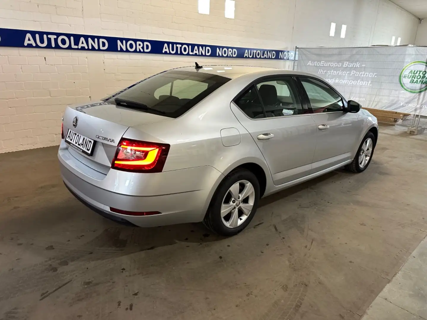 Skoda Octavia Lim. 1.6TDI Style DSG*Navi*ACC*PDC Argent - 2