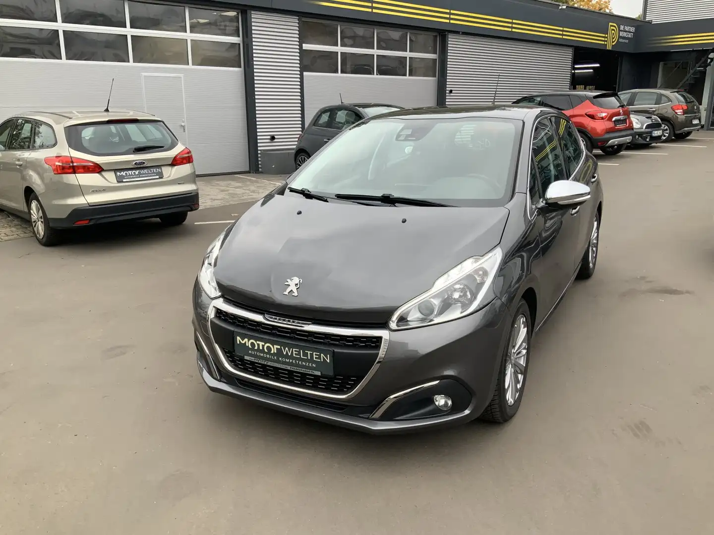 Peugeot 208 1.2 12V VTi/PureTech 82 Allure Start&Stop (EUR 1.2 Grau - 2