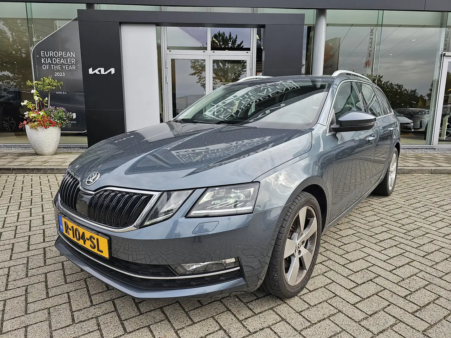 Skoda Octavia Combi 1.8 TSI Greentech Style Business Automaat Cl Grau - 1