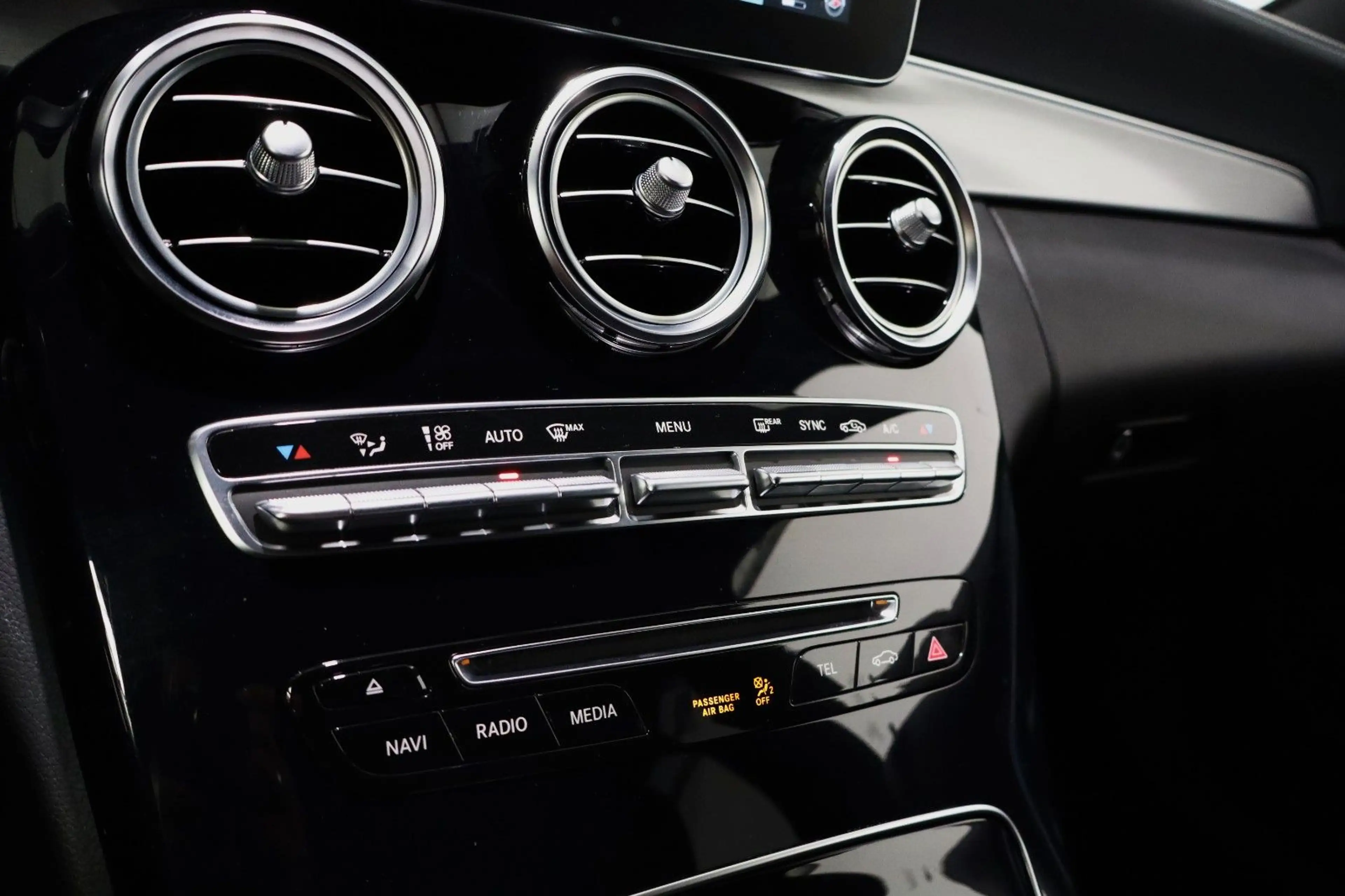 Mercedes-Benz C 63 AMG C 63 T AMG V8 Burmester Multibeam 360° Head-Up — photo 12
