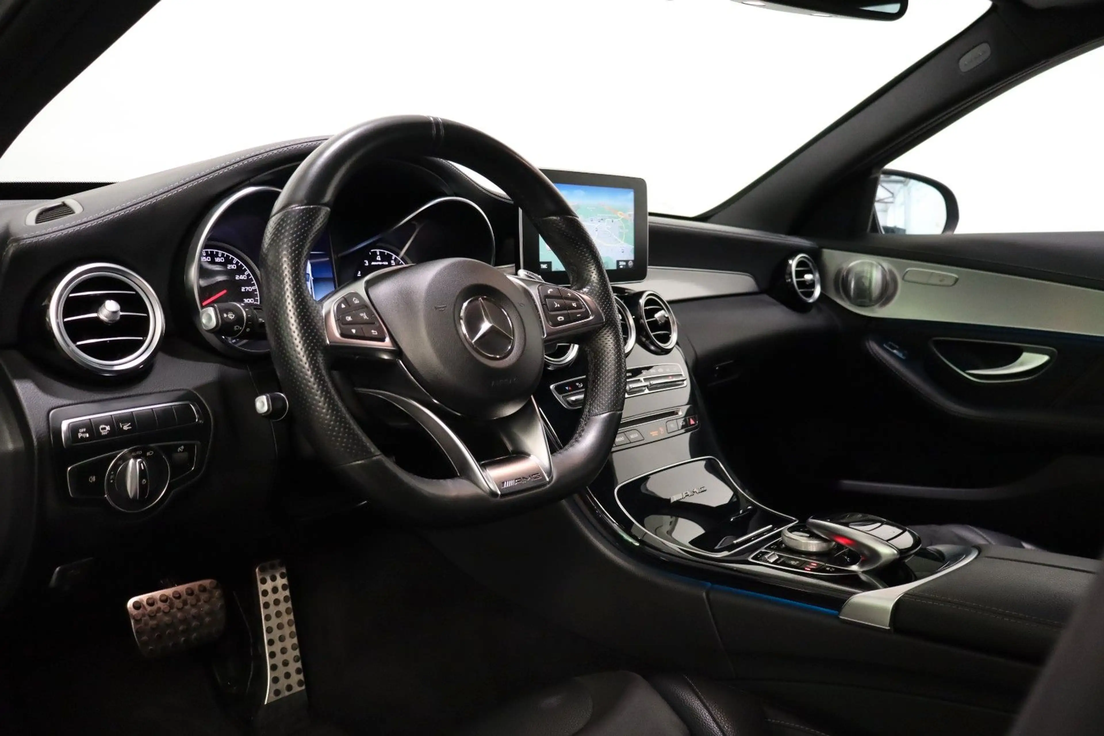 Mercedes-Benz C 63 AMG C 63 T AMG V8 Burmester Multibeam 360° Head-Up — photo 7