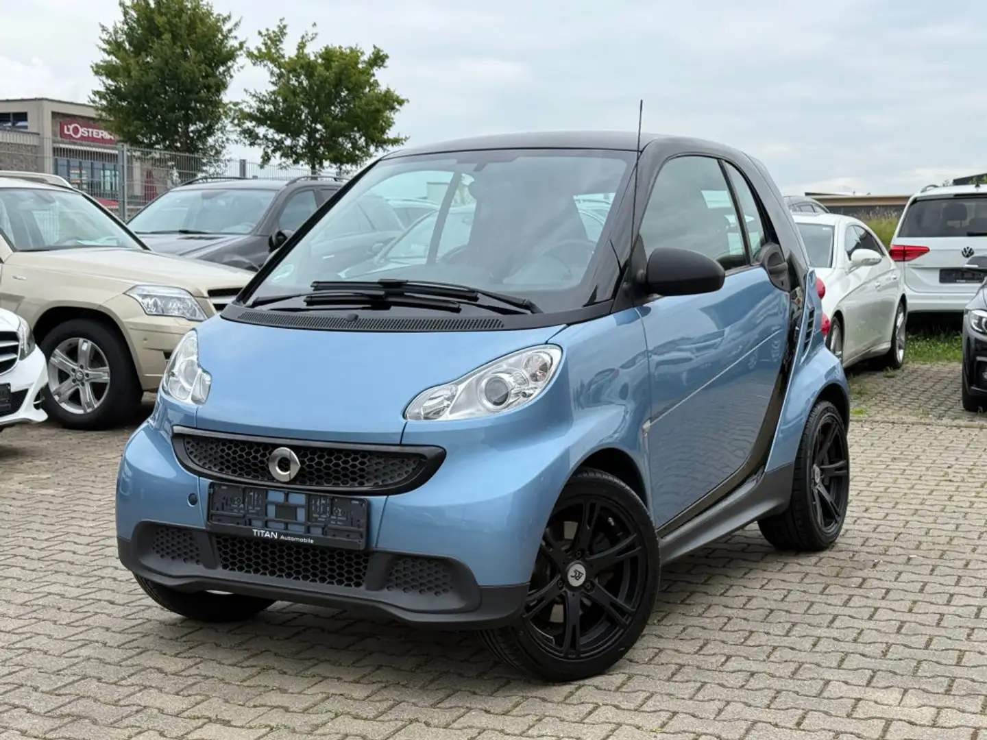 smart forTwo 45 kW TÜV neu ZV Bluetooth 8-fach bereift Blau - 1