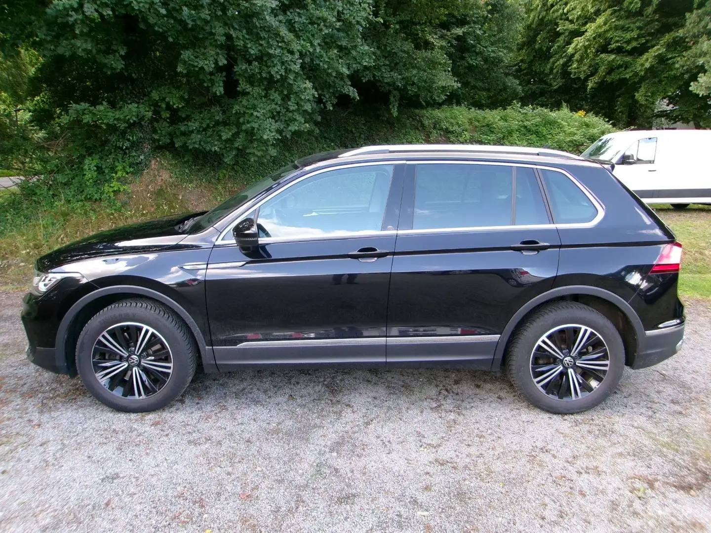 Volkswagen Tiguan 2.0 TDI DSG Elegance 4Motion AHK STANDH. Schwarz - 2