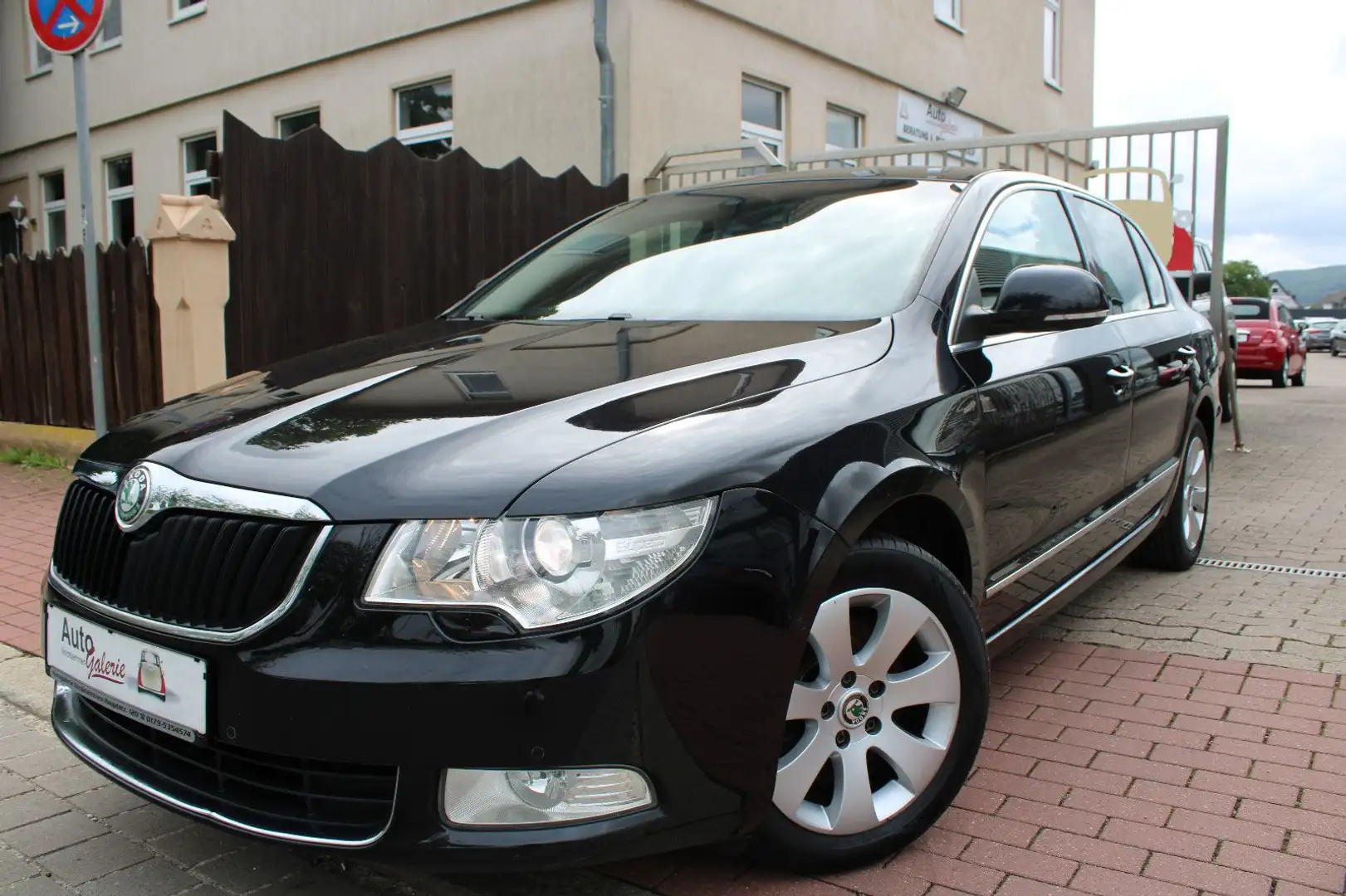 Skoda Superb Elegance|Bi-Xenon|Navi|Klimaauto|Sitzheiz Schwarz - 1