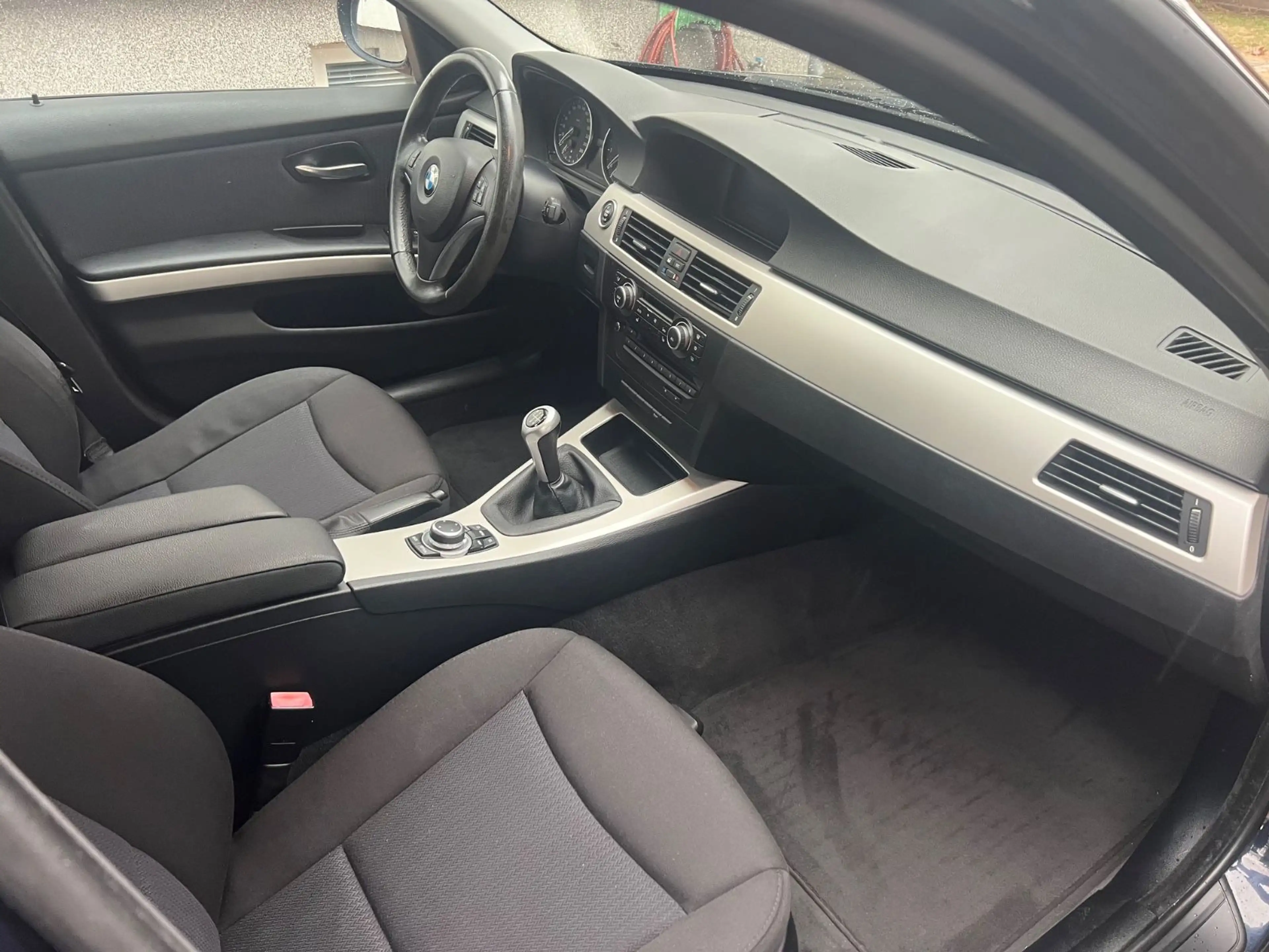 BMW 320 3 Touring 320 i — photo 10