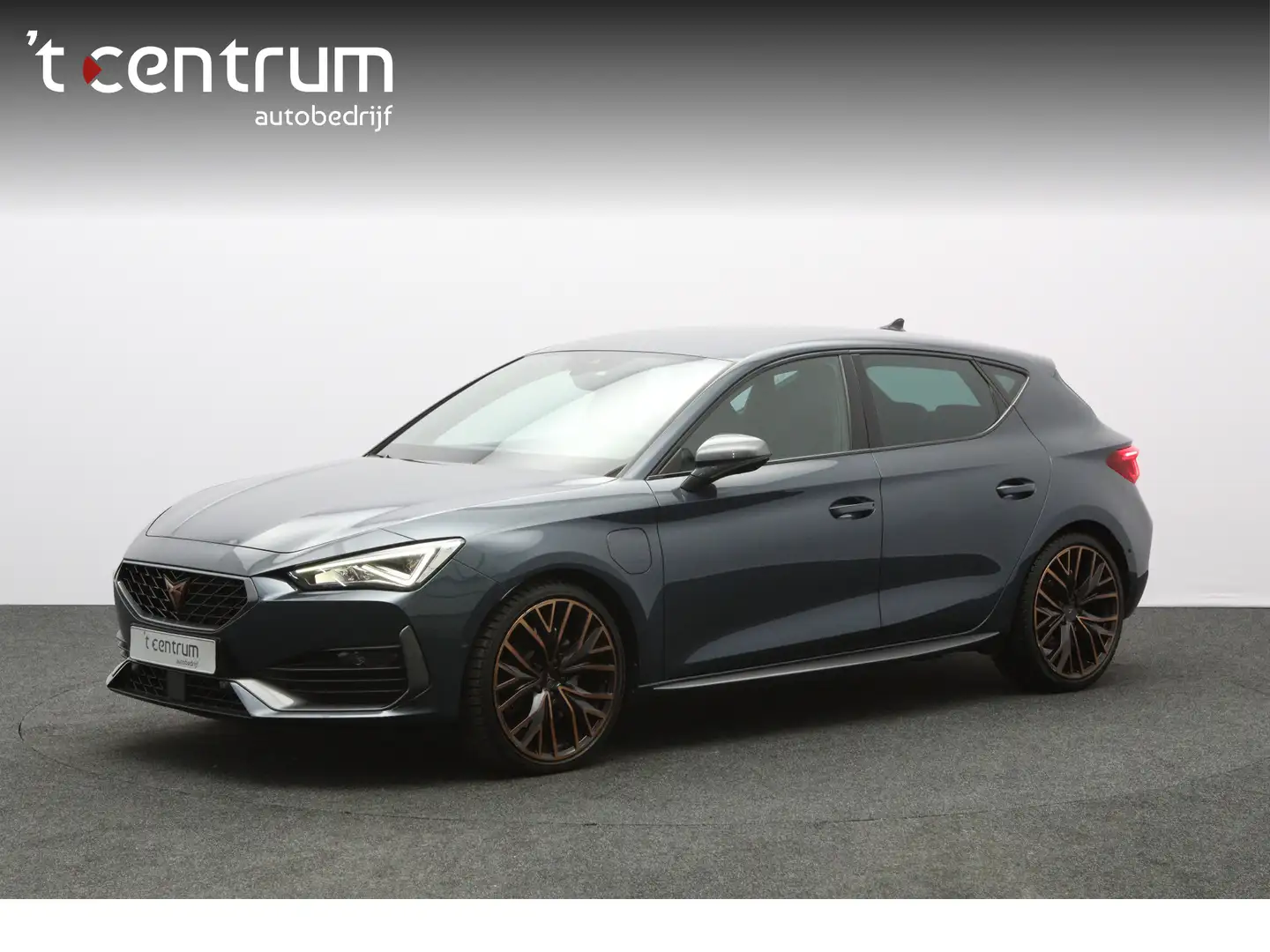 CUPRA Leon 1.4 e-Hybrid VZ 245 PK Copper Edition PHEV, Winter Grijs - 1