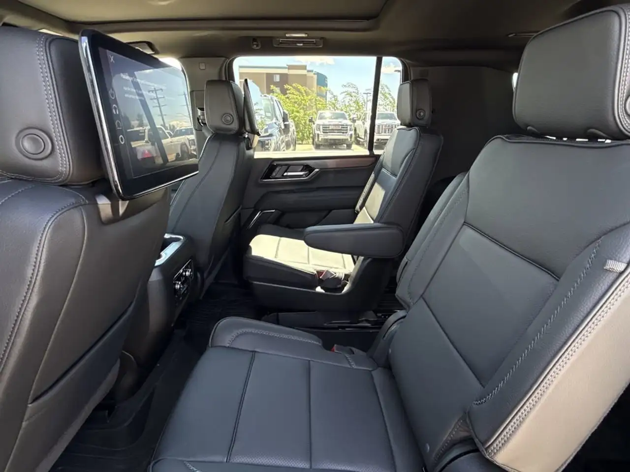 GMC Yukon снимка GMC Yukon
