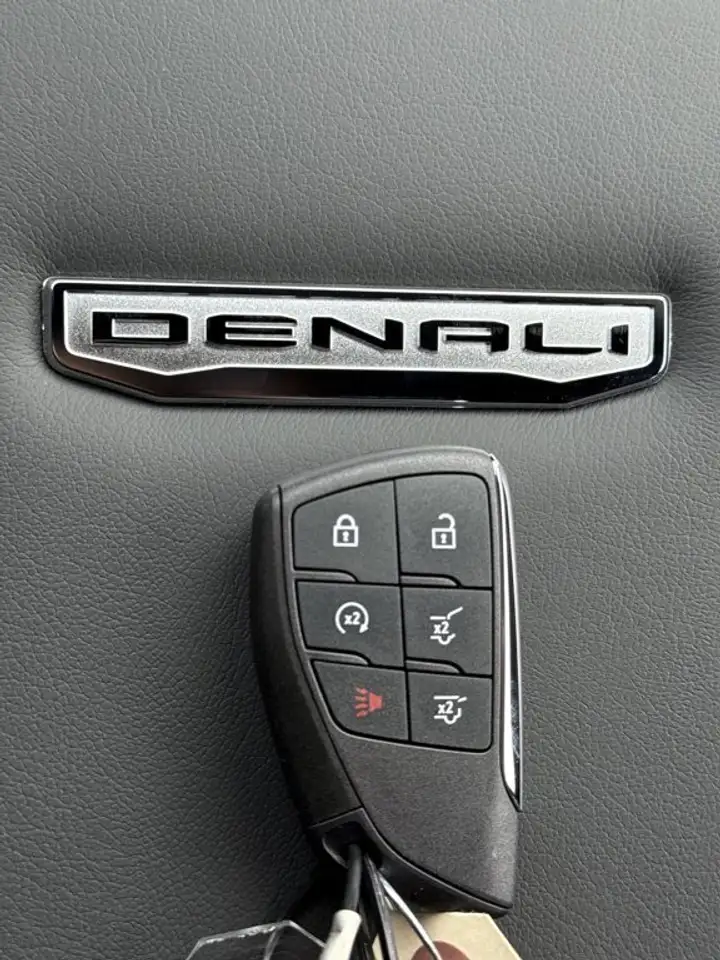 GMC Yukon снимка GMC Yukon