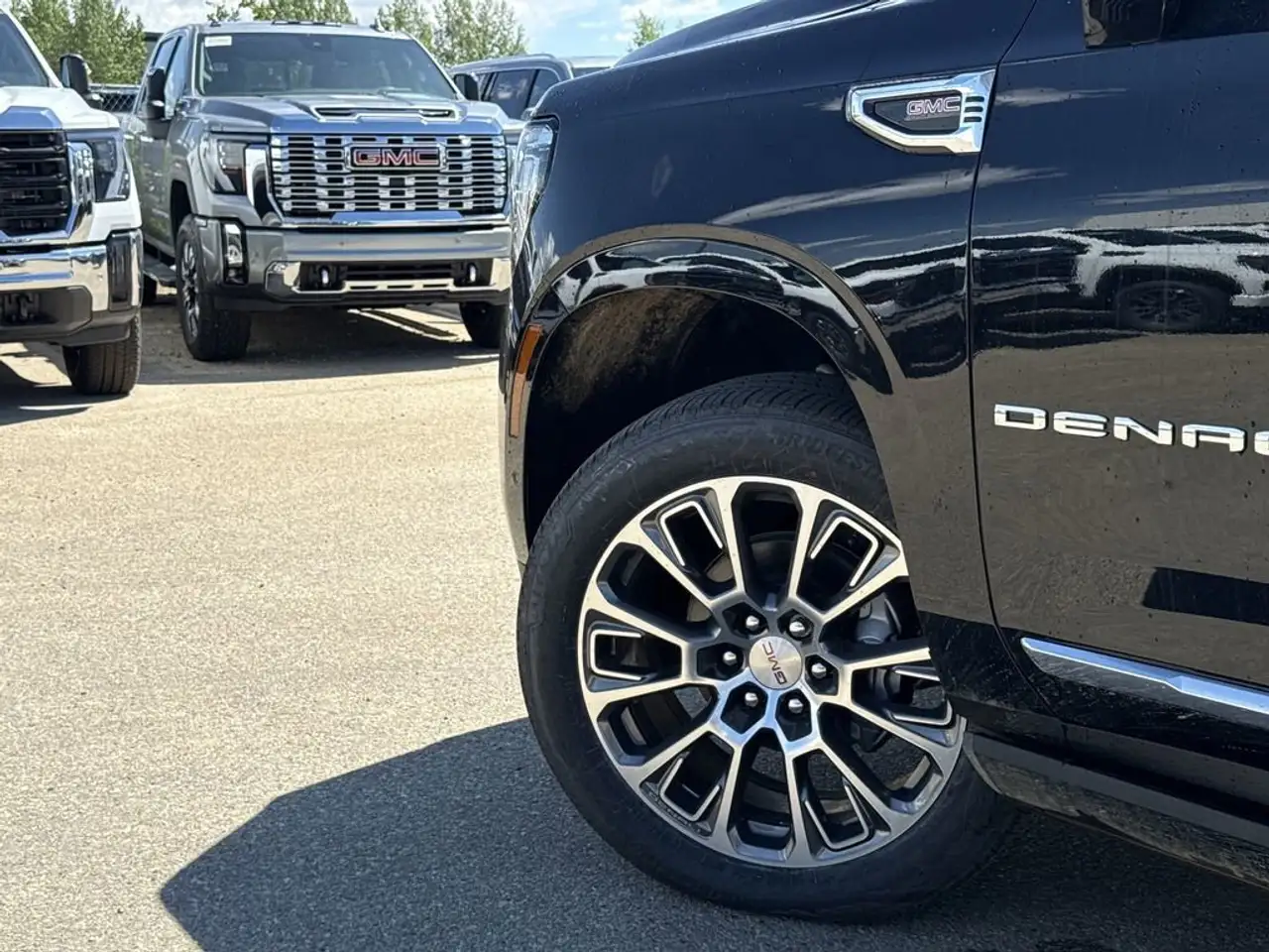 GMC Yukon снимка GMC Yukon