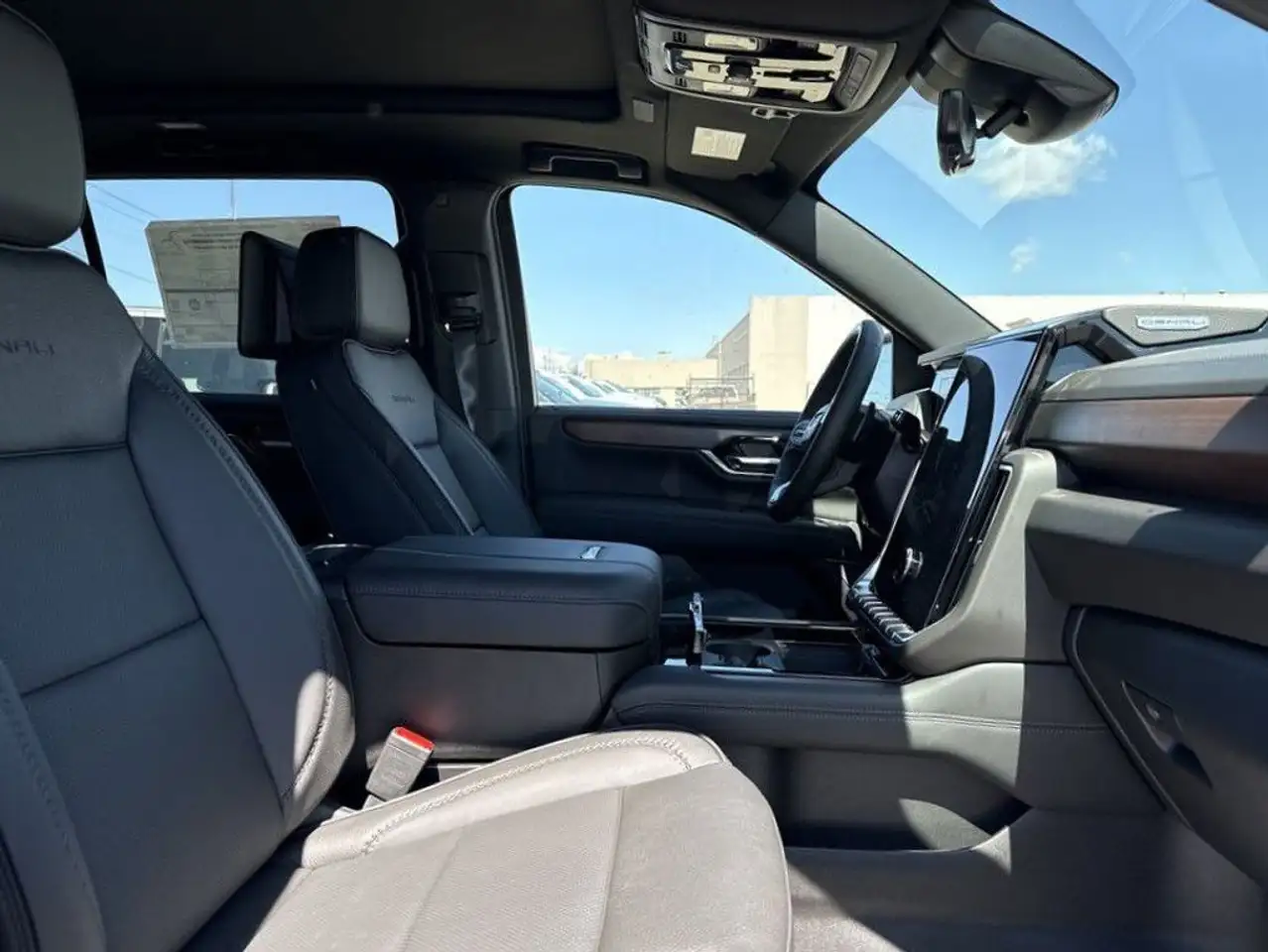 GMC Yukon снимка GMC Yukon