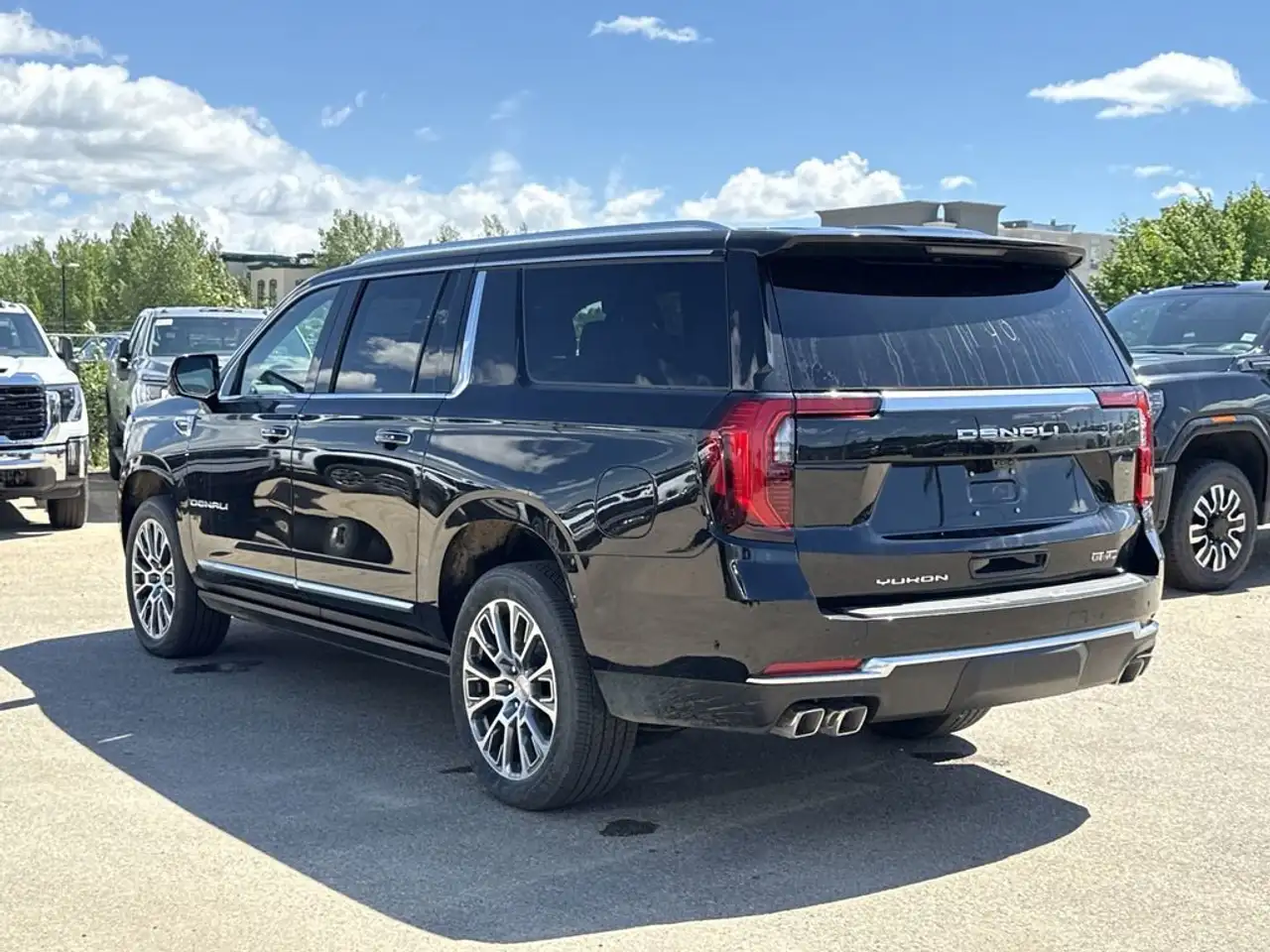 GMC Yukon снимка GMC Yukon