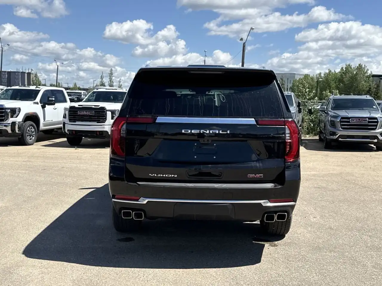 GMC Yukon снимка GMC Yukon