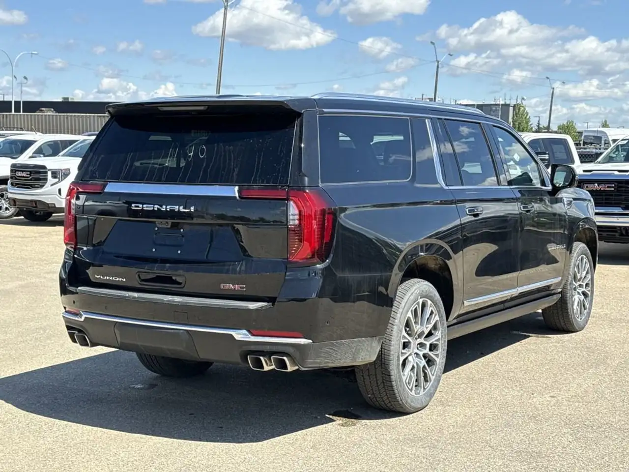 GMC Yukon снимка GMC Yukon
