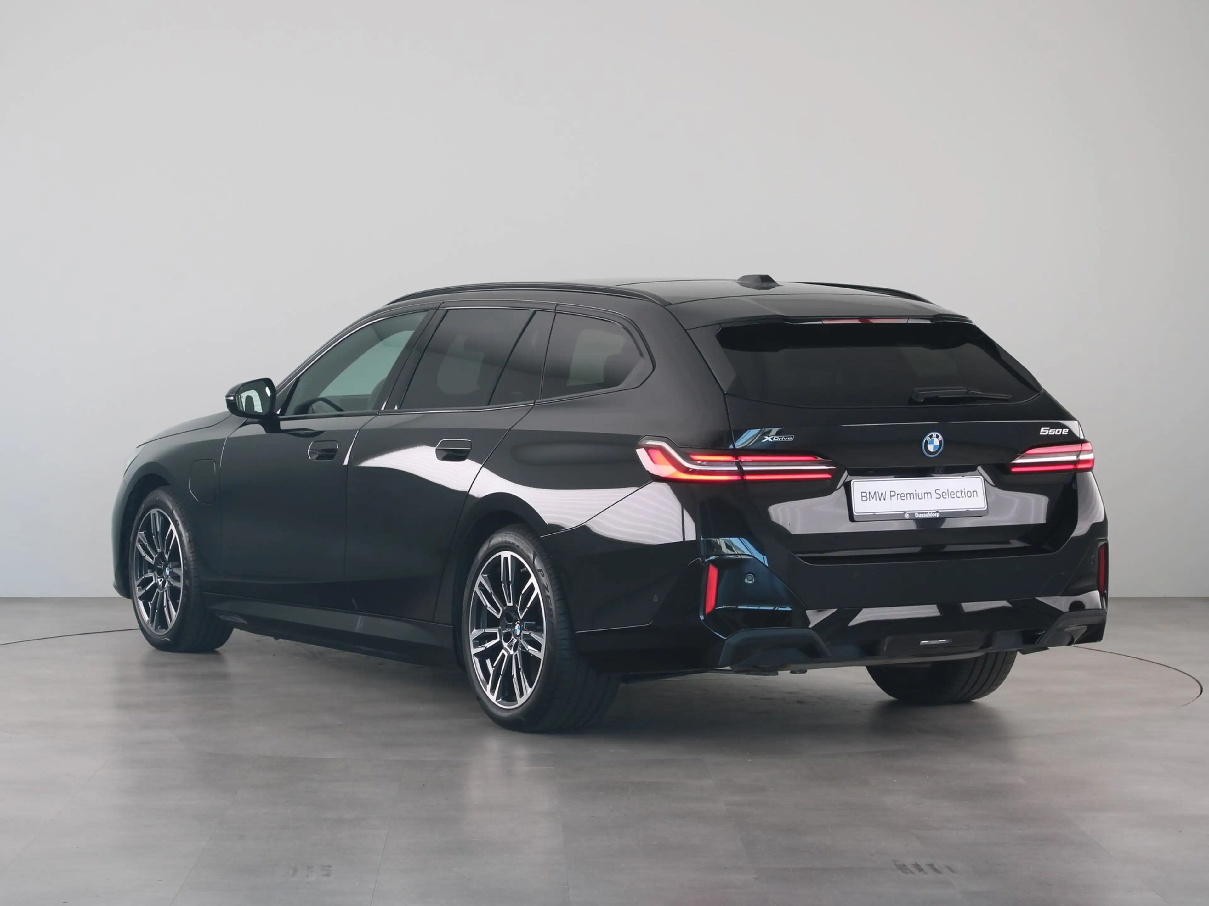 BMW 550 5 Serie Touring 550e xDrive — photo 13