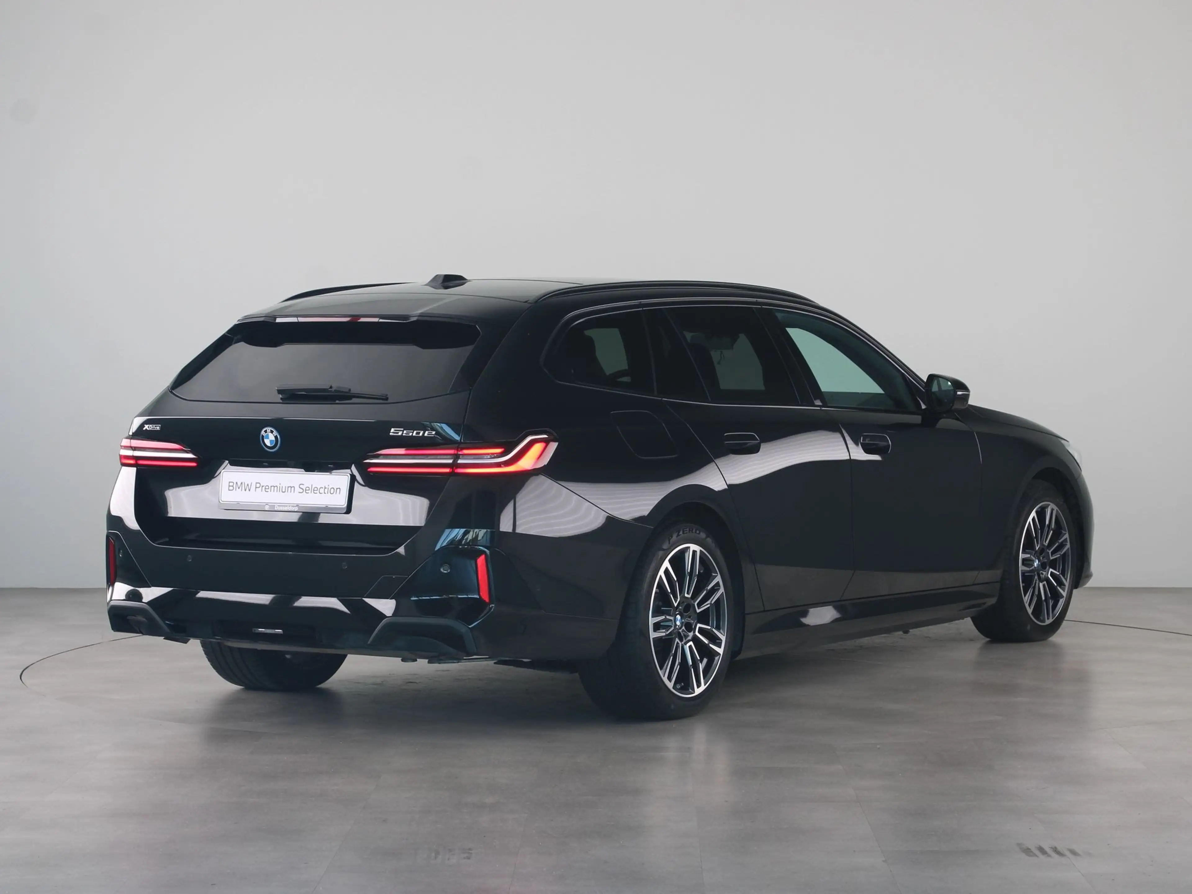 BMW 550 5 Serie Touring 550e xDrive — photo 11