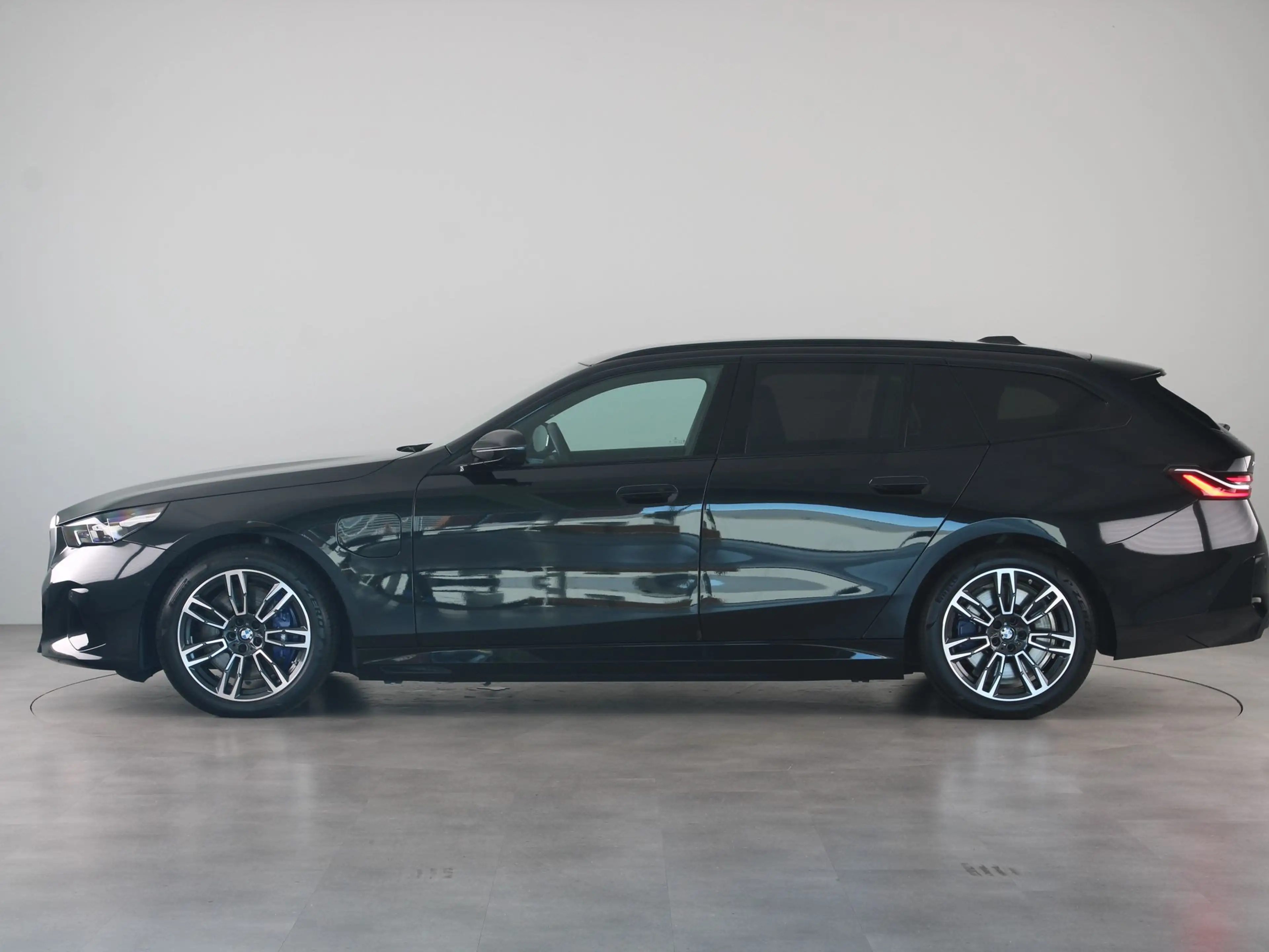 BMW 550 5 Serie Touring 550e xDrive — photo 14
