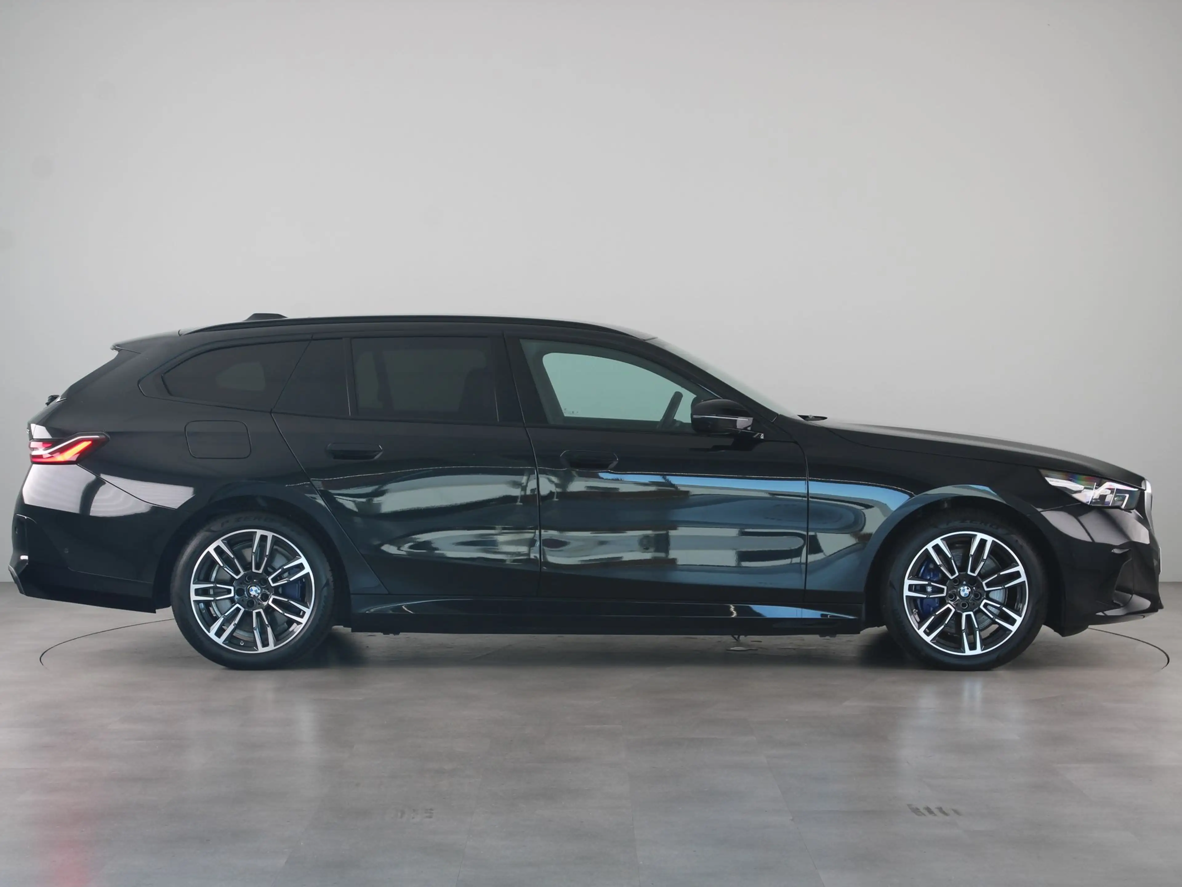 BMW 550 5 Serie Touring 550e xDrive — photo 10