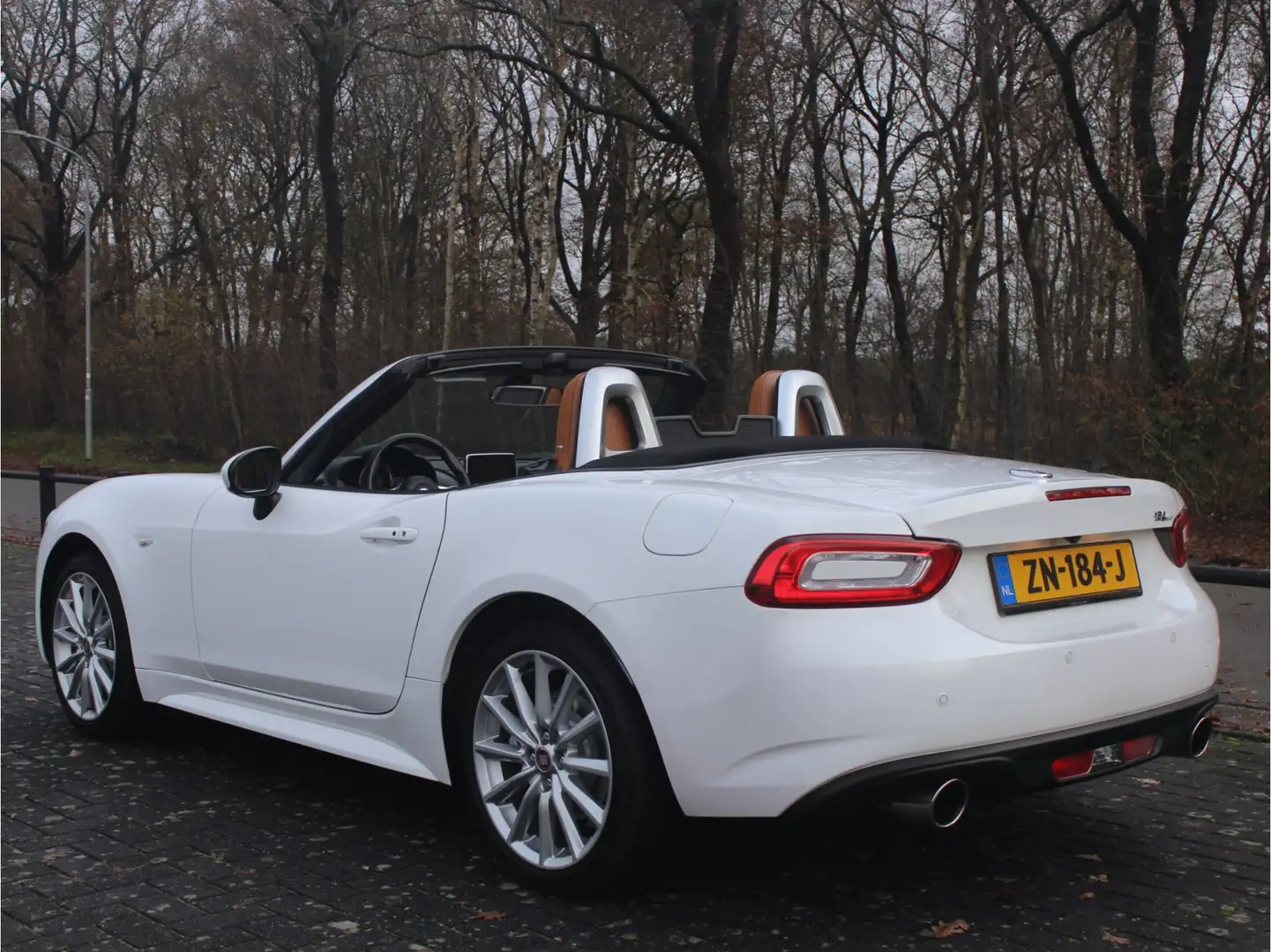 Fiat 124 Spider 1.4 MultiAir Turbo Lusso Bose Camera Weiß - 2