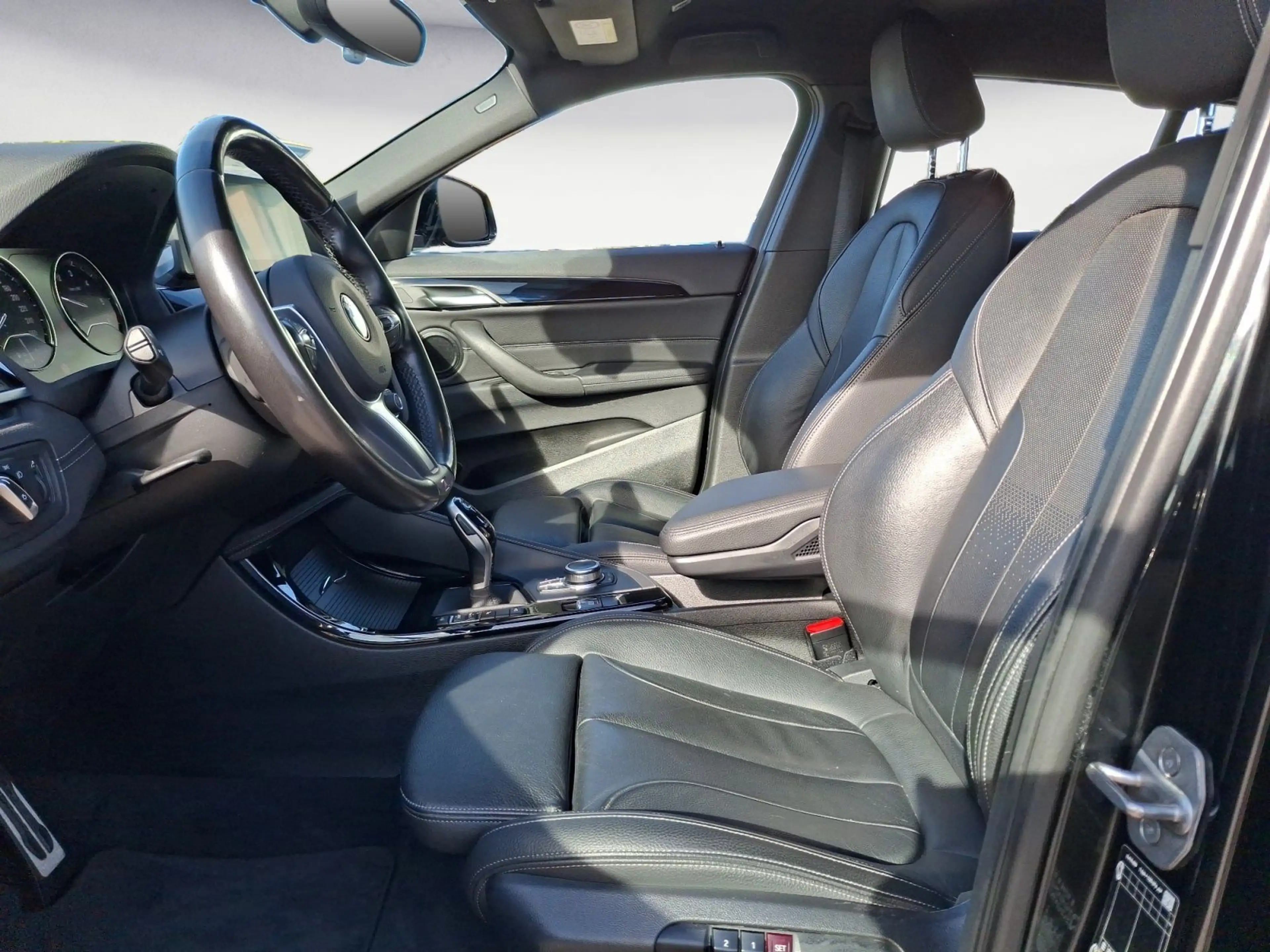 BMW X2 xDrive25d M Sport AHK Head-Up — photo 12
