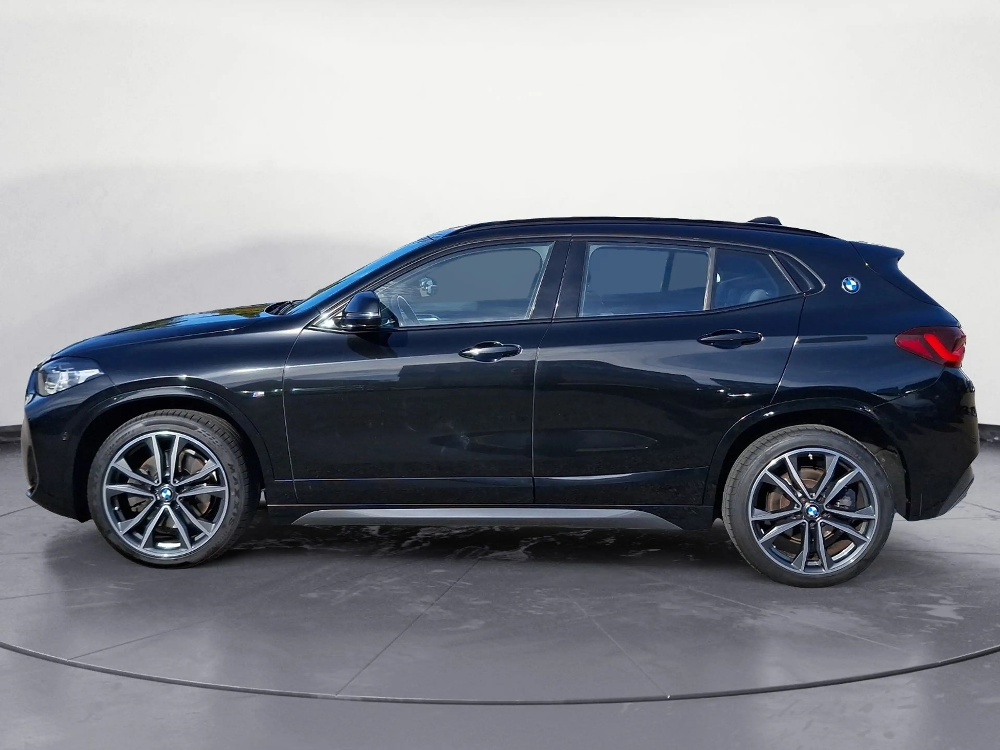BMW X2 xDrive25d M Sport AHK Head-Up — photo 4