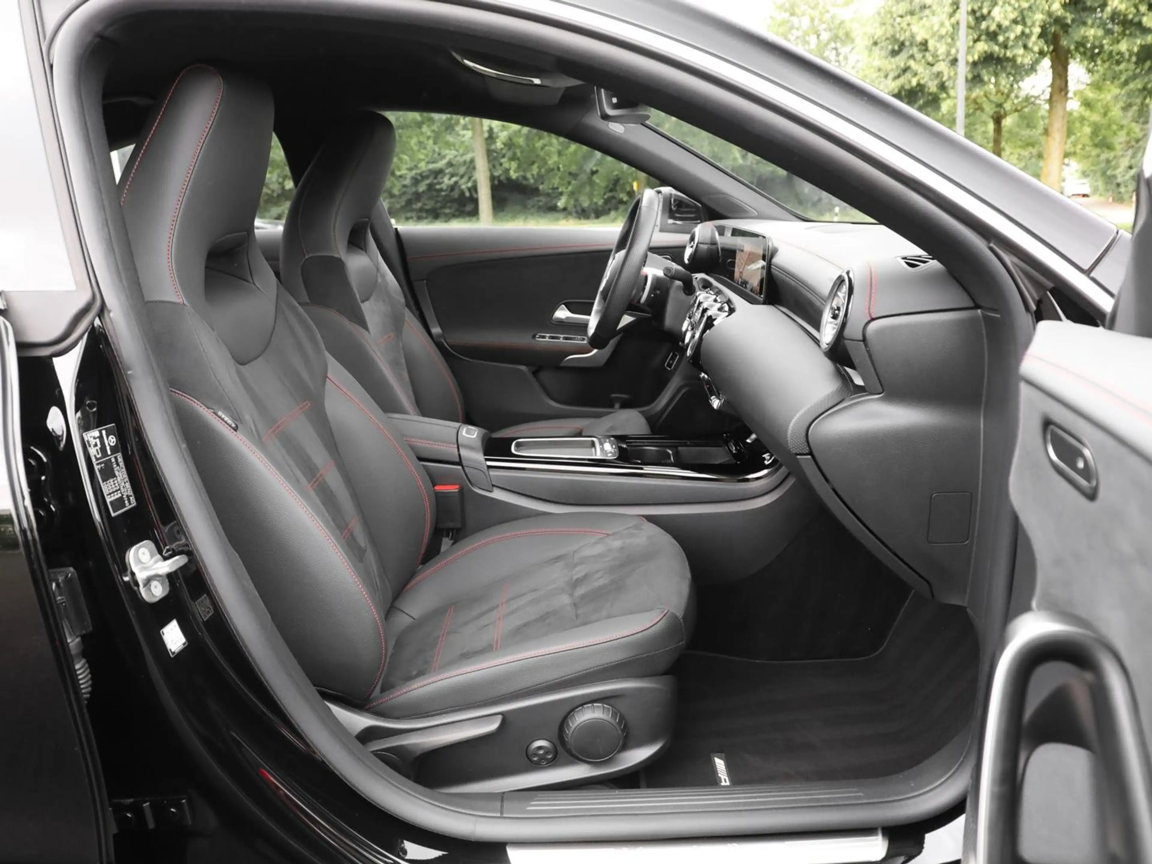 Mercedes-Benz CLA 200 AMG Advanced Ambiente Kamera MBUX LED — photo 6