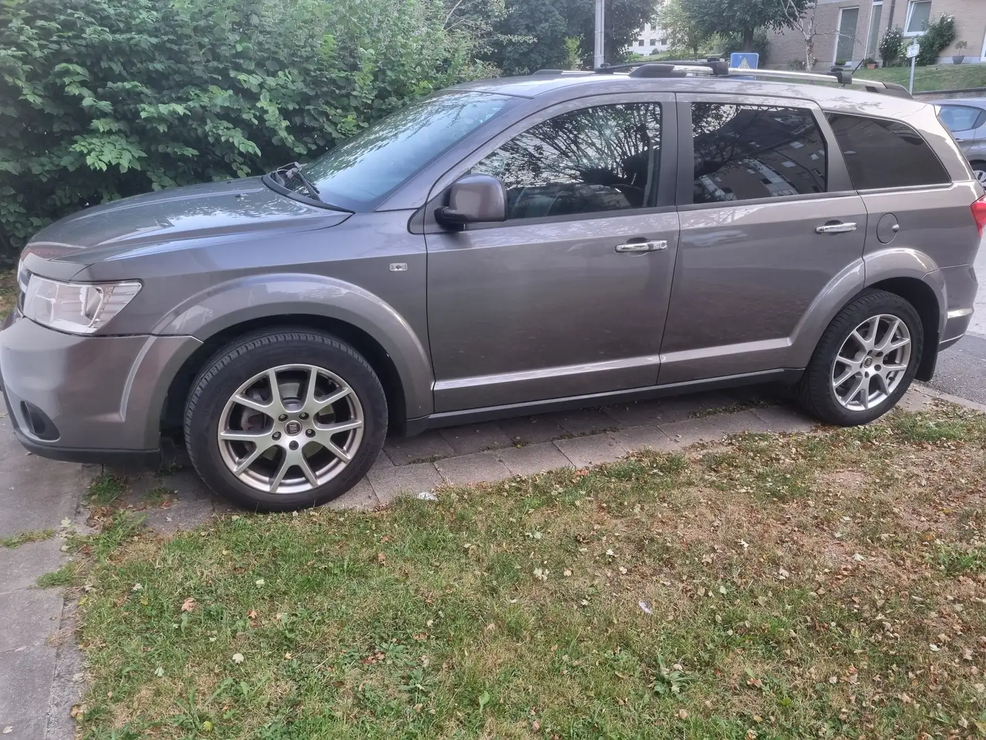 Fiat Freemont Freemont 2.0 MultiJet Lounge Grijs - 1