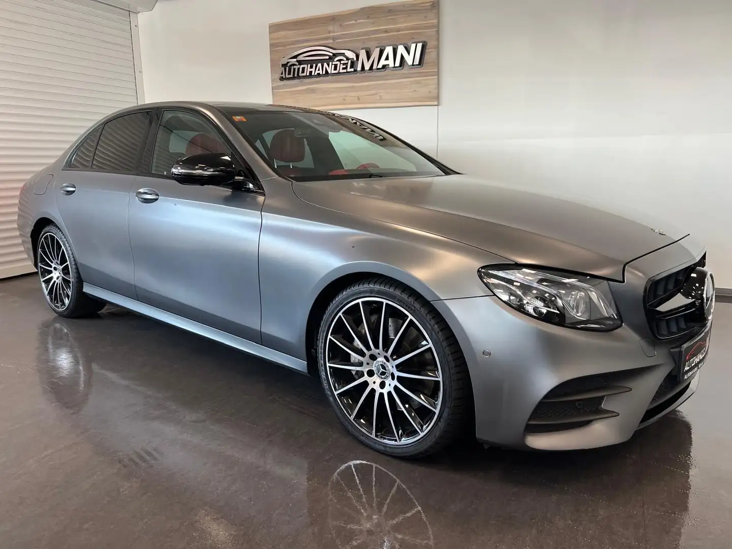 Mercedes-Benz E 350 E -AMG-Styl/designo/Pano-Dach/LED/Leder/ Grau - 1