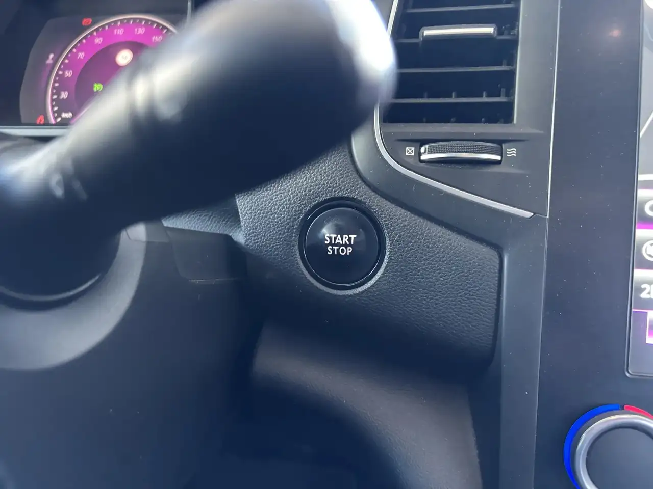 Renault Megane Berline — photo 33