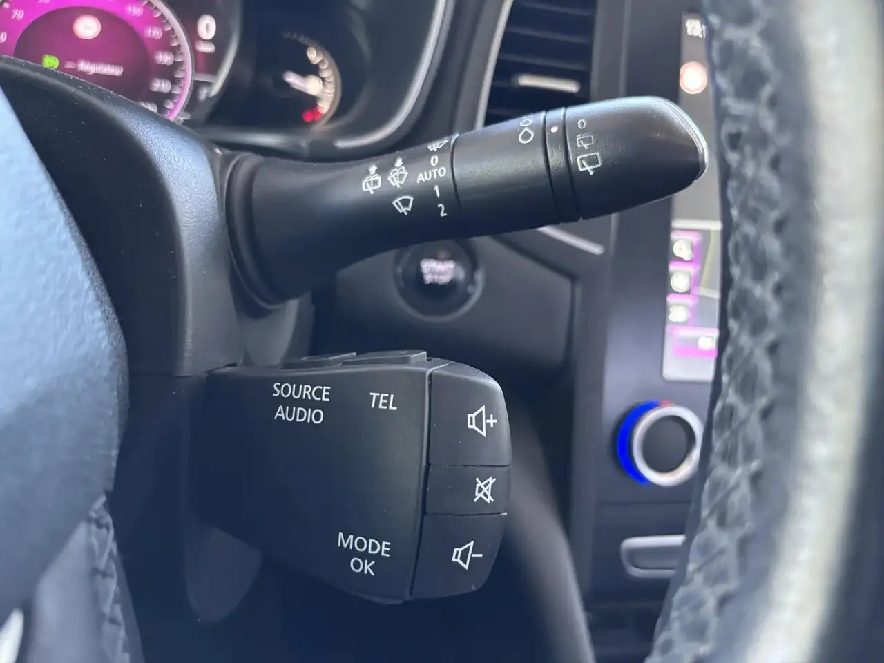 Renault Megane Berline — photo 32